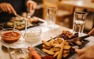 Ces restaurants où l&rsquo;on mange dans l&rsquo;obscurité totale : Simple effet de mode ou véritable expérience sensorielle ?